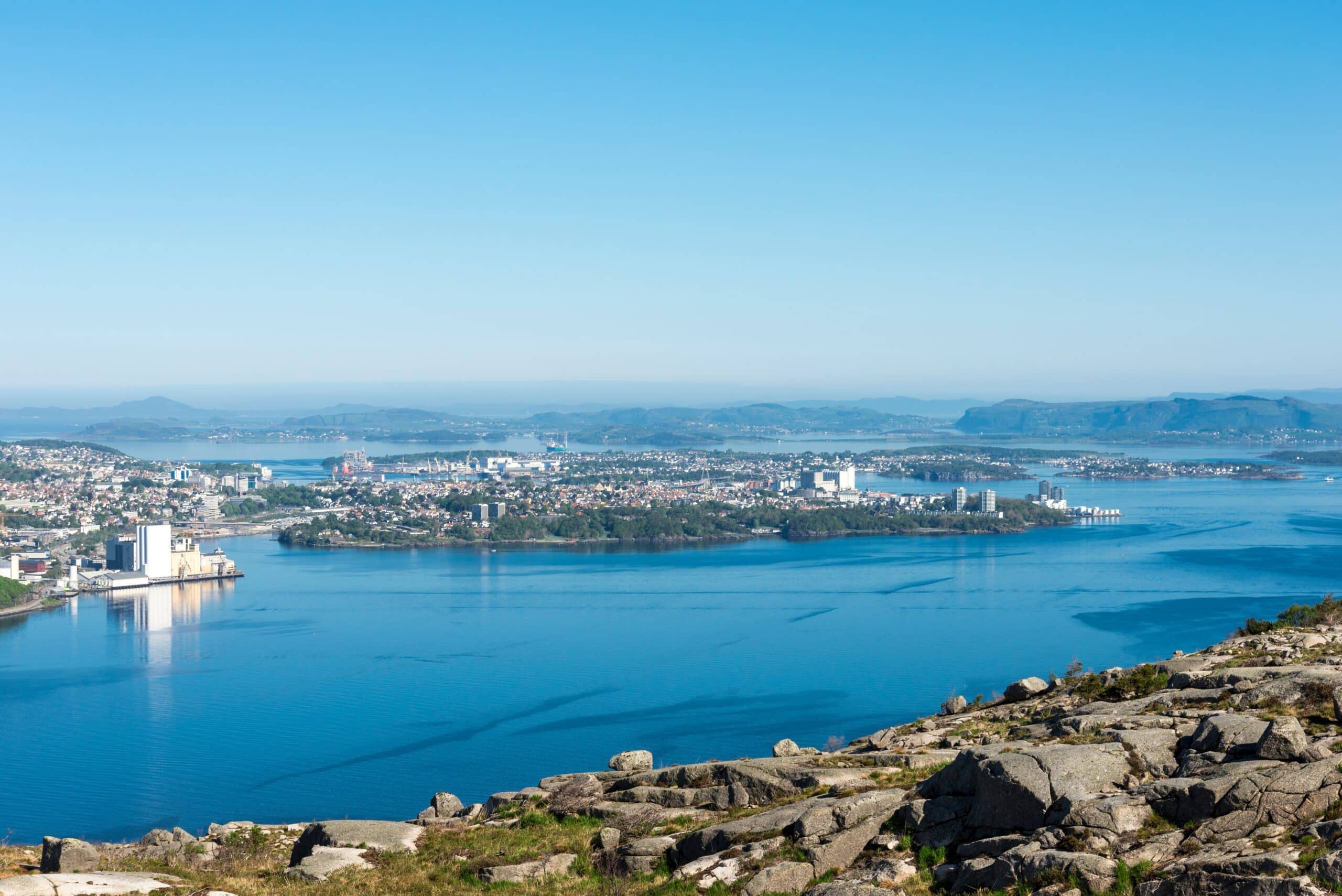 Bilde av Sandnes, brukt som illustrasjon i artikkel om å velge eiendomsmegler der.